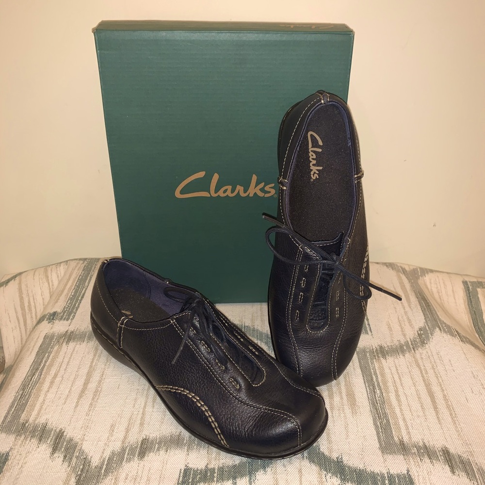 CLARKS Blue Pebbled Leather Oxford Comfort Flats
